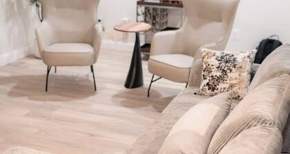 Clean + convenient in dntown LEX