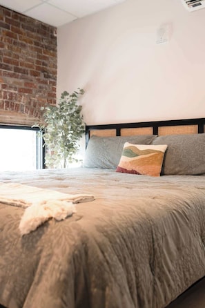 2 bedrooms, iron/ironing board, travel cot, WiFi