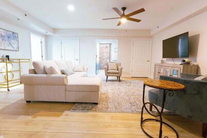Best Downtown Lexington location! + free parking