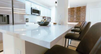 Best Downtown Lexington location! + free parking