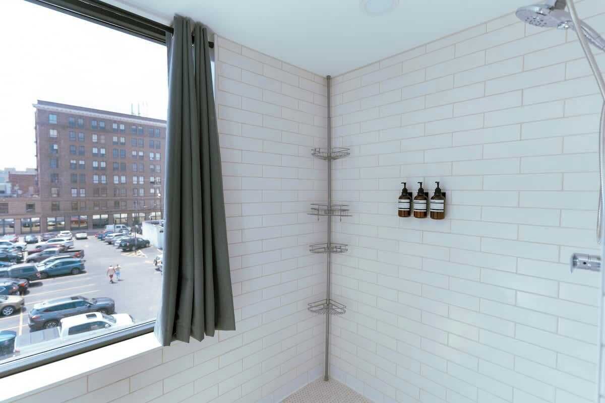 Douche, sèche-cheveux
