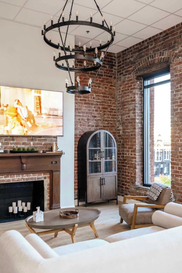 Tv, videospil, bøger, kontorer