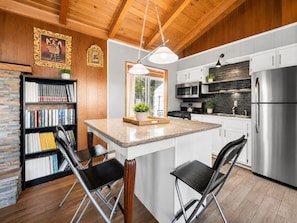 Electric kettle, toaster - Casita de Sergio (Big Bear Lake)