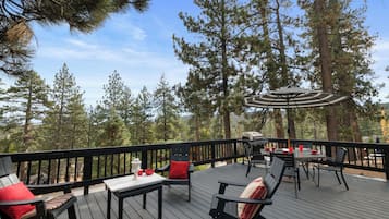 Hus, terrasse, utsikt mot innsjø | Terrasse/patio