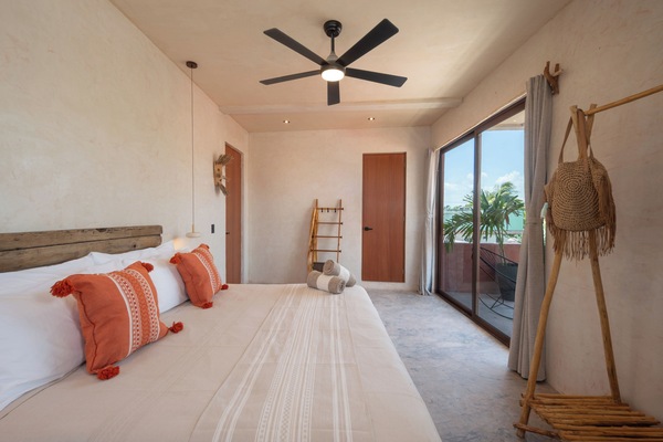Deluxe Room, 1 King Bed