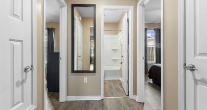 Modern 2-Bedroom Villa with WiFi, Kitchen, Pool apartment in D'Iberville