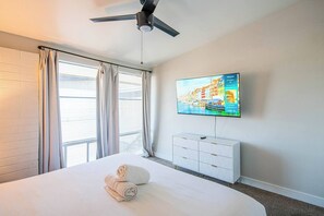 2 bedrooms, iron/ironing board, WiFi, bed sheets - 2KingBd  2Bath  Gym  Pool Free Parking (Scottsdale)