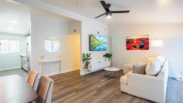 テレビ、書斎 / ワークスペース