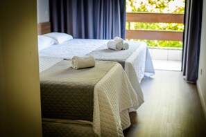 Espacio para trabajar con laptop, wifi gratis y ropa de cama 