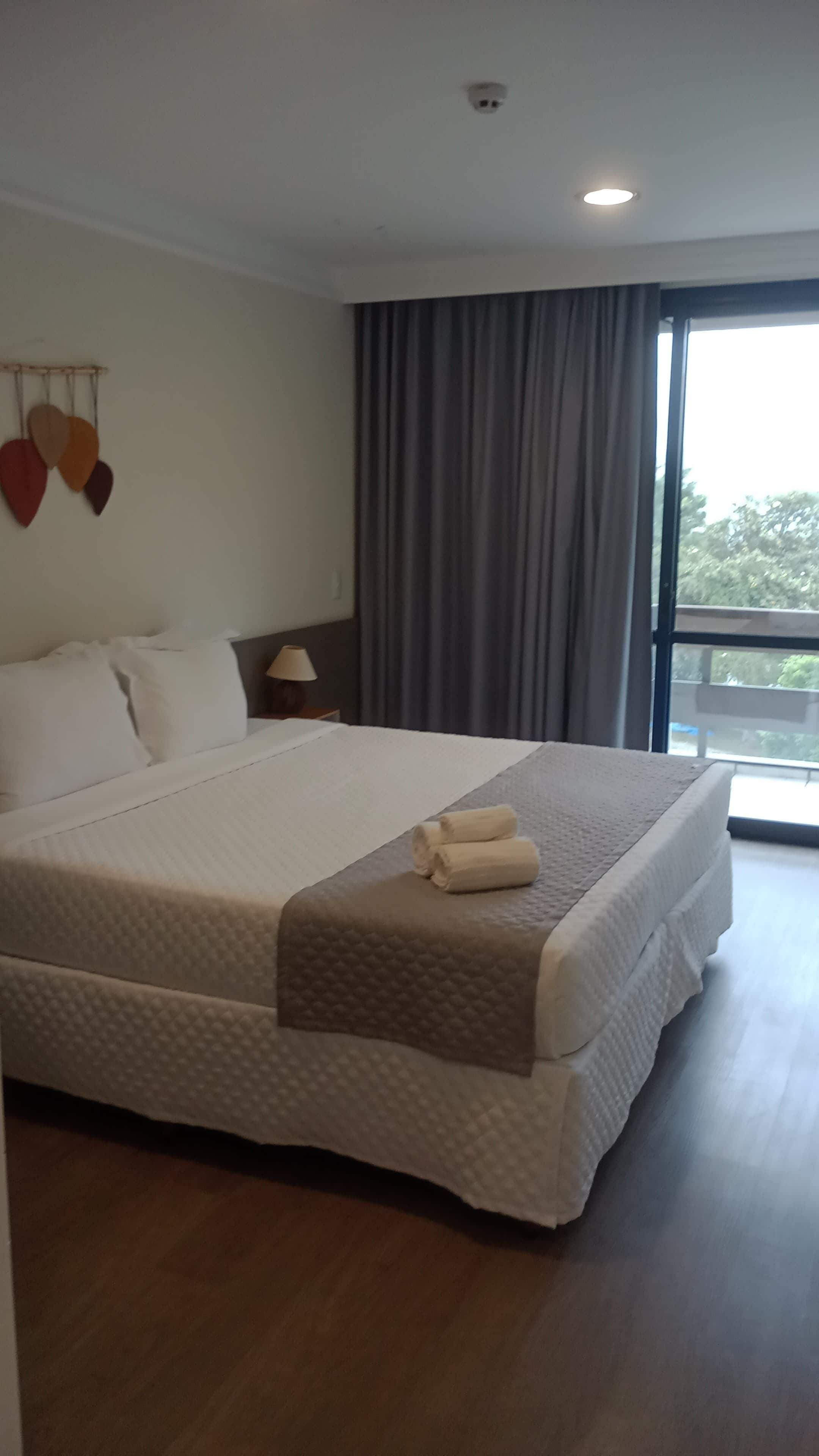 Skrivebord for bærbar PC, wi-fi (inkludert) og sengetøy