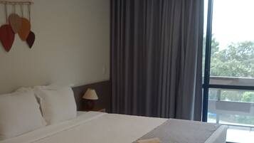 Laptop workspace, free WiFi, bed sheets