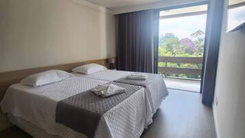 Deluxe Double Room | Laptop workspace, free WiFi, bed sheets