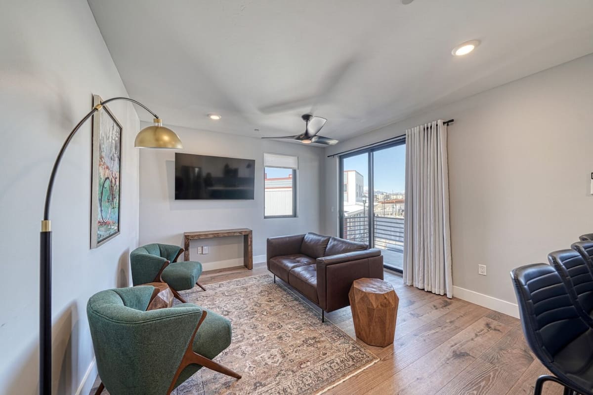 Deluxe Apartment | Living area