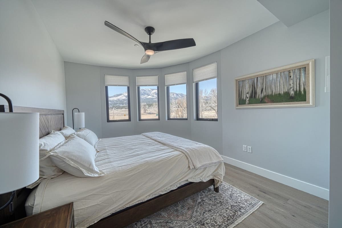 Deluxe Apartment | Laptop workspace, free WiFi