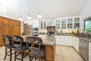 Micro-ondes, four, plaque de cuisson, lave-vaisselle