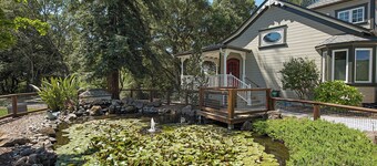 Luxurious Enchanting Healdsburg estate style retreat, sleeps 12, pool, firepit