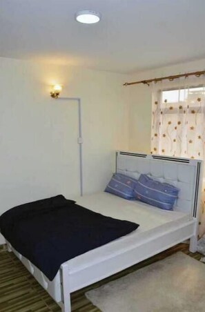 3 chambres, fer et planche à repasser, accès au Wi-Fi (inclus)