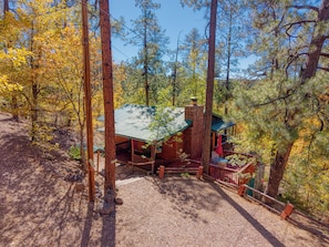 Property grounds - Private Year Round Getaway Cabin with WiFi in Pinetop-Lakeside (Pinetop-Lakeside)