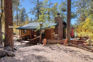 Exterior - Private Year Round Getaway Cabin with WiFi in Pinetop-Lakeside (Pinetop-Lakeside)