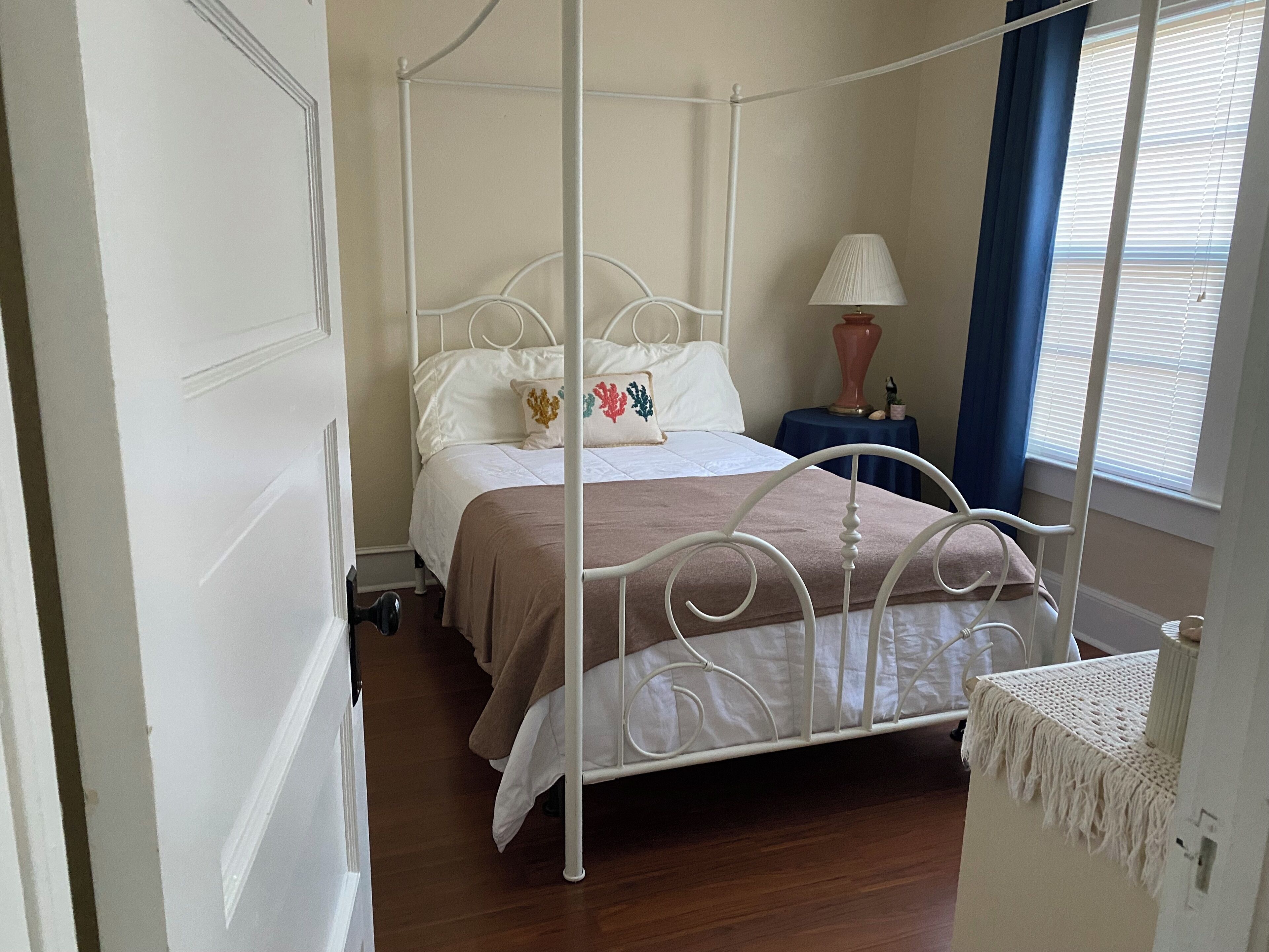 2 多间卧室、熨斗/熨衣板、WiFi、床单