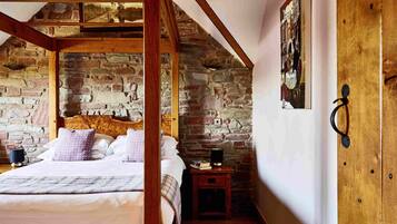 9 bedrooms, iron/ironing board, travel crib, WiFi