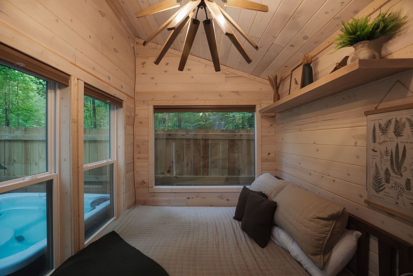 1 dormitorio, escritorio, tabla de planchar con plancha y wifi