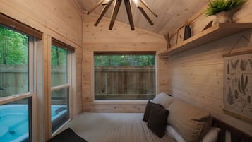 1 dormitorio, escritorio, tabla de planchar con plancha y wifi