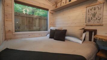 1 makuuhuone, työpöytä, silitysrauta/-lauta, Wi-Fi