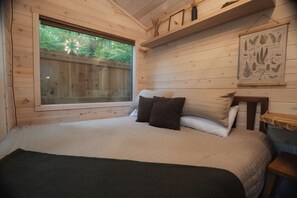 1 bedroom, desk, iron/ironing board, WiFi