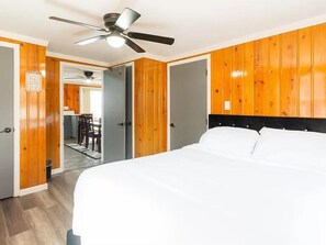 4 bedrooms, iron/ironing board, free WiFi, bed sheets