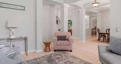 Spacious 5-bedroom house in marvelous Tampa with AC, Wi-Fi, private pool