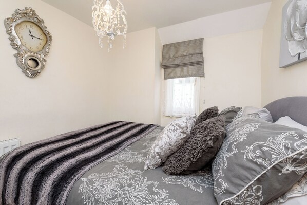 2 habitaciones, decoración personalizada y muebles diferentes 
