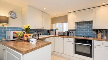 Cookware/dishes/utensils