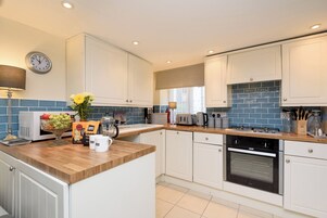 Cookware/dishes/utensils