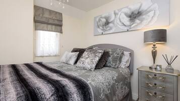 2 bedrooms, individually decorated, individually furnished, free WiFi