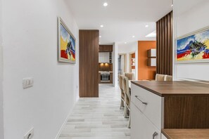 Fridge, oven, stovetop, cookware/dishes/utensils - Beachside Modern Apartment by PikHost (Vlorë)