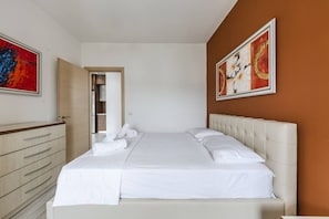 1 bedroom, WiFi, bed sheets - Beachside Modern Apartment by PikHost (Vlorë)
