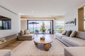 Smart TV, fireplace, table tennis, stereo - Horizon Villa: Luxurious Lakefront Retreat (Shiroka)