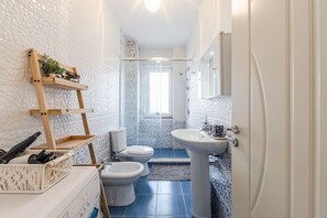 ヘアドライヤー、タオル