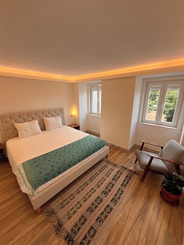 2 chambres, fer et planche à repasser, Wi-Fi, draps fournis