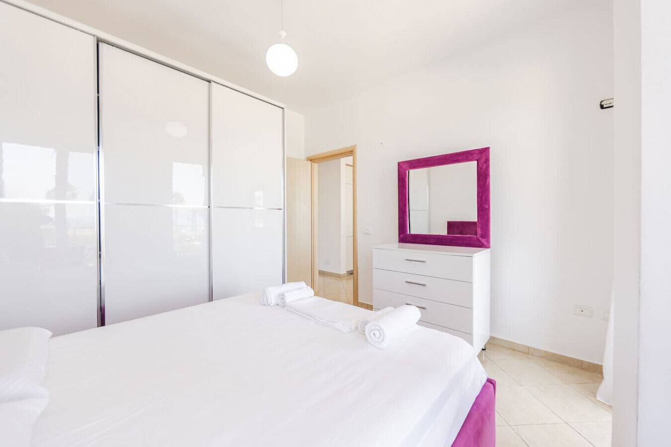 2 chambres, fer et planche à repasser, Wi-Fi, draps fournis