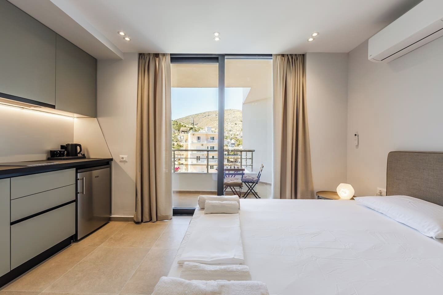 1 slaapkamer, een strijkplank/strijkijzer, wifi, beddengoed