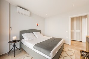 1 slaapkamer, een strijkplank/strijkijzer, wifi, beddengoed
