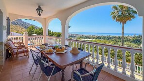 屋外ダイニングエリア