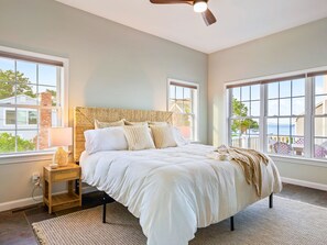5 bedrooms, iron/ironing board, travel cot, free WiFi - Saco Coastal Haven | 5BR, Sleeps12 + Walk to Beach |Dogs OK (Saco)