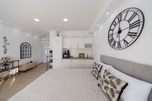 1 habitación, tabla de planchar con plancha y wifi