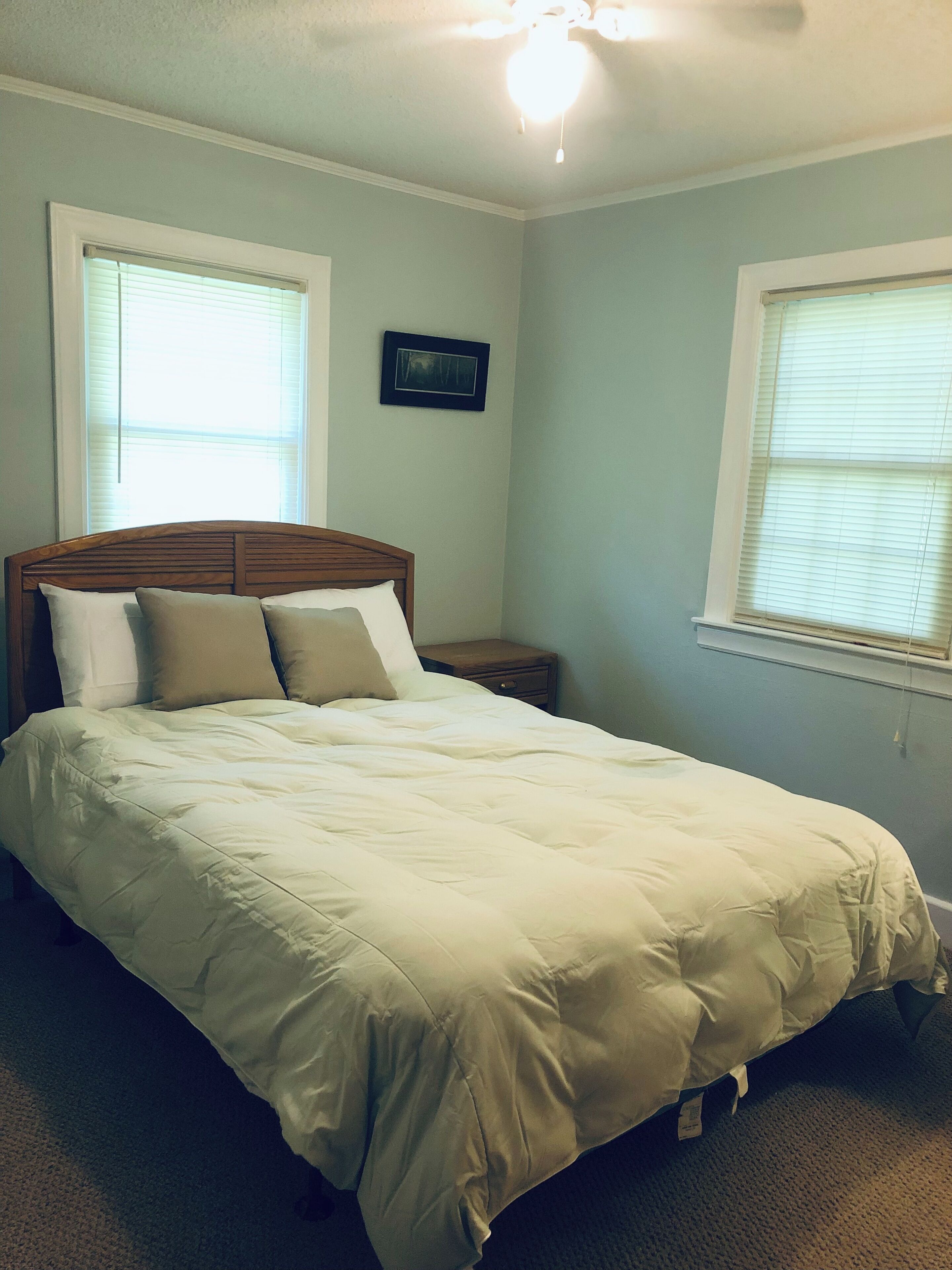 Iron/ironing board, WiFi, bed sheets