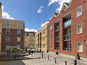 Exterior - City Centre 2 Bedroom Ground Floor Flat with Parking (Chichester)