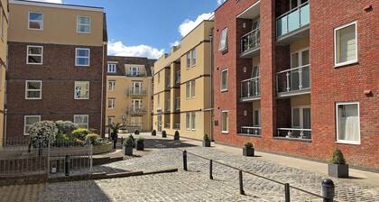 City Centre 2 Bedroom Ground Floor Flat with Parking