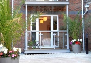 Exterior detail - City Centre 2 Bedroom Ground Floor Flat with Parking (Chichester)